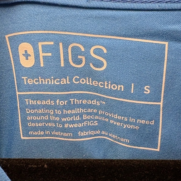 FIGS Men's Blue V-Neck Shirt PO #2679 Small - Picture 4 of 6